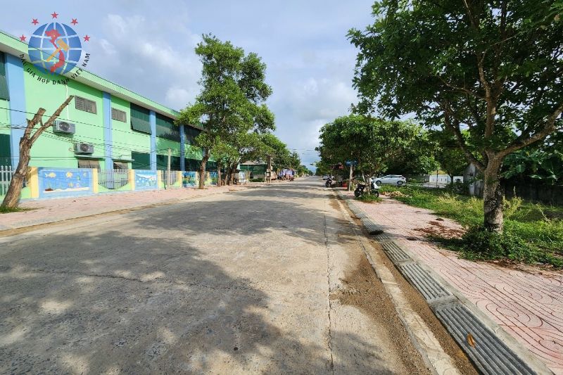 Bán đấu giá Toàn bộ QSD đất và tài sản gắn liền với đất tại thửa đất số 185, tờ bản đồ số 28, diện tích: 798,4 m2, mục đích sử dụng: đất ở