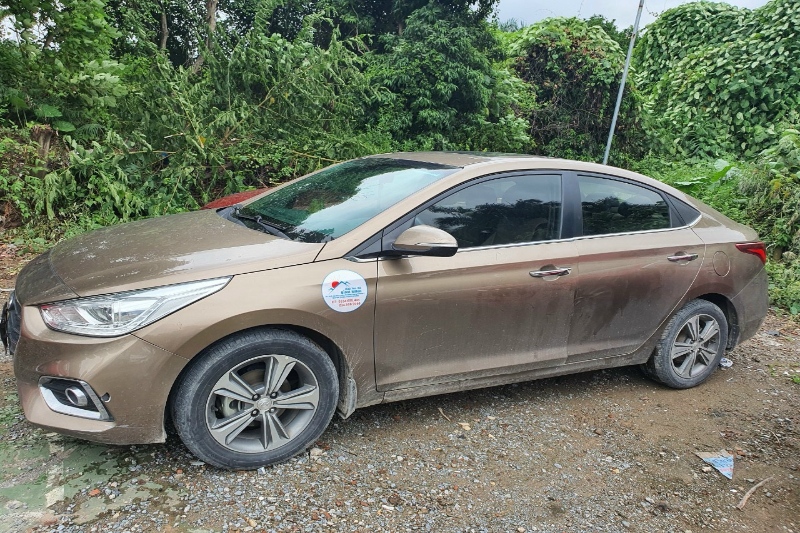 Bán đấu giá 01 xe ô tô con; Nhãn hiệu HYUNDAI; Số loại: ACCENT; Màu Vàng