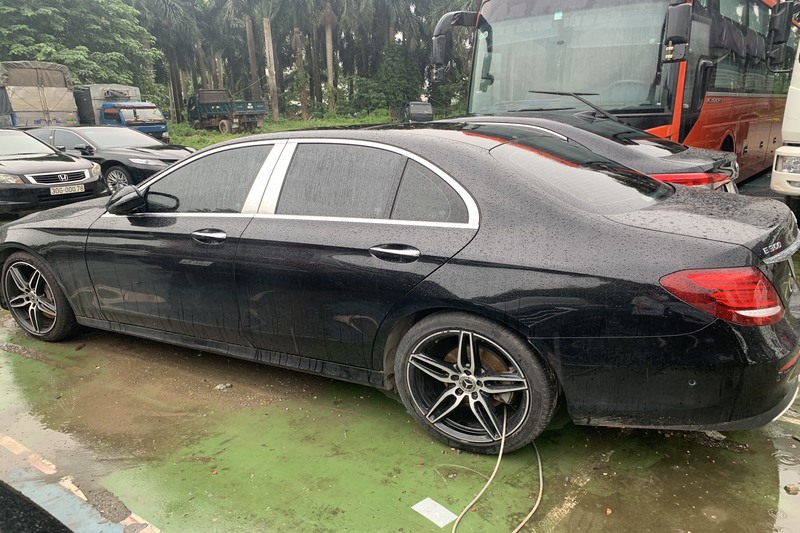 Bán đấu giá 01 chiếc xe ô tô nhãn hiệu Mercedes BENZ E300, BKS: 30G-535.77