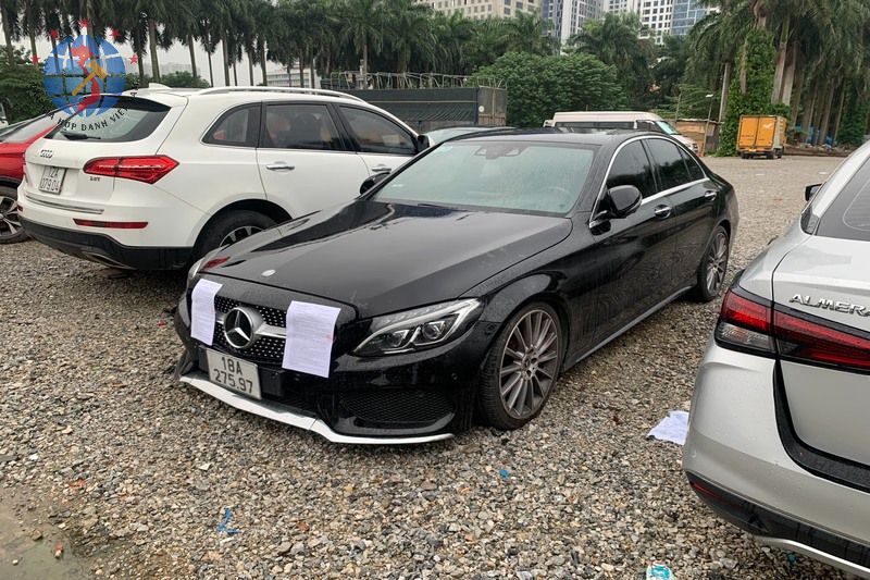 Bán đấu giá 01 chiếc xe ô tô nhãn hiệu Mercedes C300 AMG, sản xuất 2017