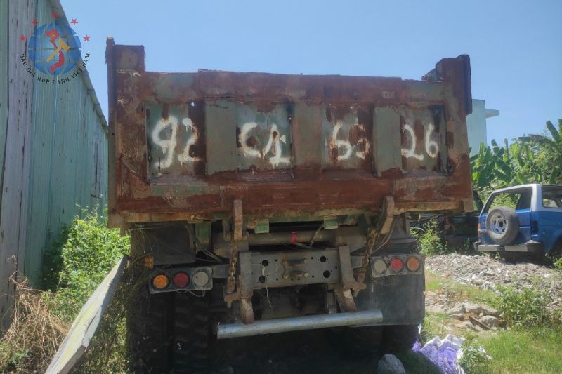 Bán đấu giá 01 xe tải tự đổ Nhãn hiệu CNHTC Số loại ZZ3317N32 Màu XANH