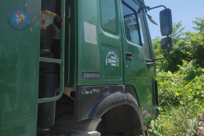 Bán đấu giá 01 xe ô tô tải Nhãn hiệu CNHTC Số loại ZZ3317N32 - Màu Xanh